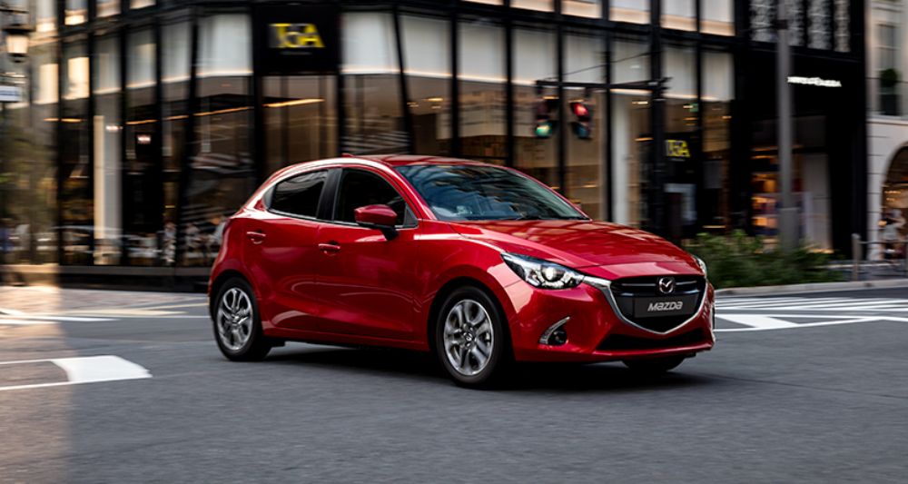 auto hatchback mazda 2