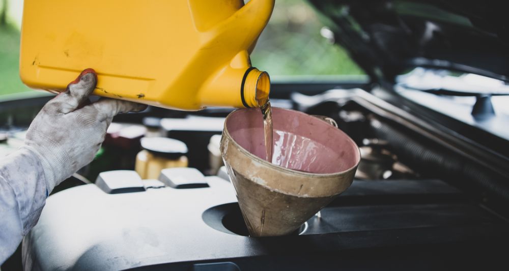 que pasa aceite motor elevado