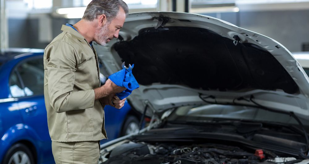 que pasa exceder nivel aceite carro